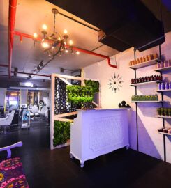 S Square Family Spa Saloon & Academy